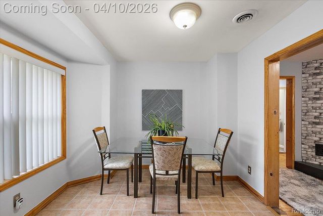 1920 E Saratoga Street, Ferndale, MI 48220