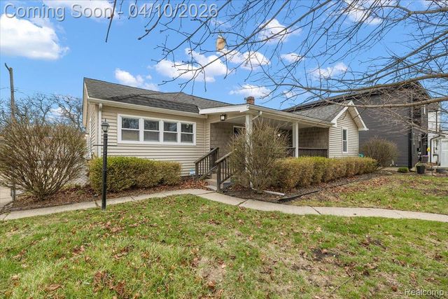 1920 E Saratoga Street, Ferndale, MI 48220