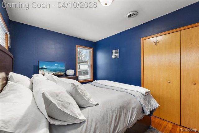 1920 E Saratoga Street, Ferndale, MI 48220