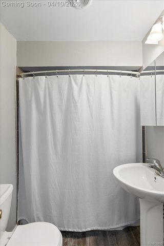 1920 E Saratoga Street, Ferndale, MI 48220