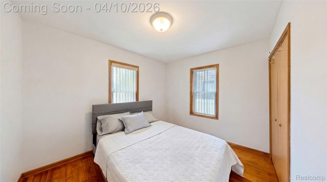 1920 E Saratoga Street, Ferndale, MI 48220