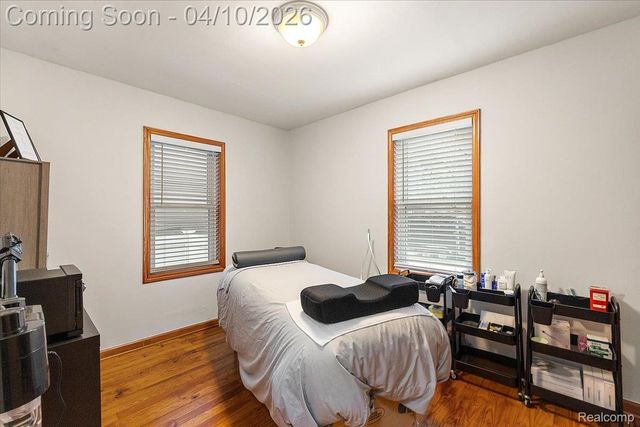 1920 E Saratoga Street, Ferndale, MI 48220