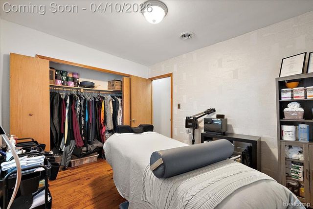 1920 E Saratoga Street, Ferndale, MI 48220