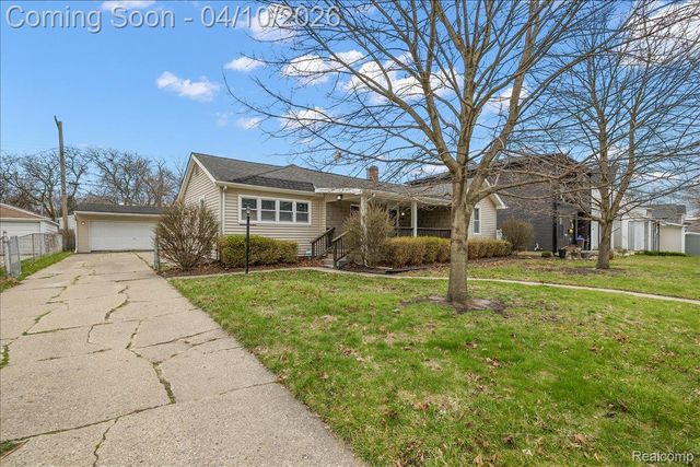 1920 E Saratoga Street, Ferndale, MI 48220