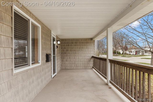 1920 E Saratoga Street, Ferndale, MI 48220