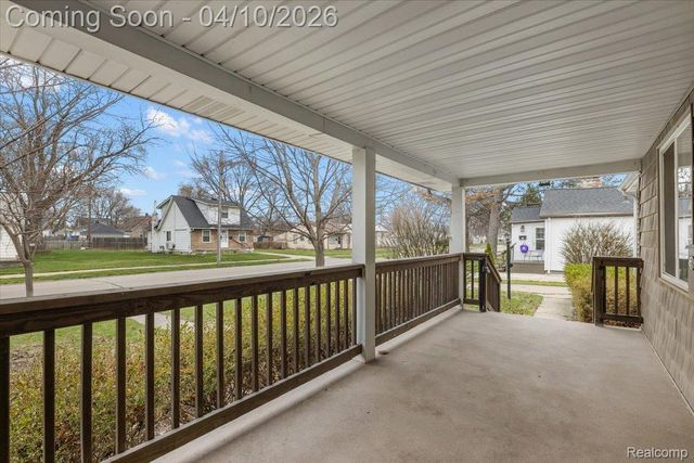 1920 E Saratoga Street, Ferndale, MI 48220