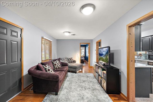 1920 E Saratoga Street, Ferndale, MI 48220