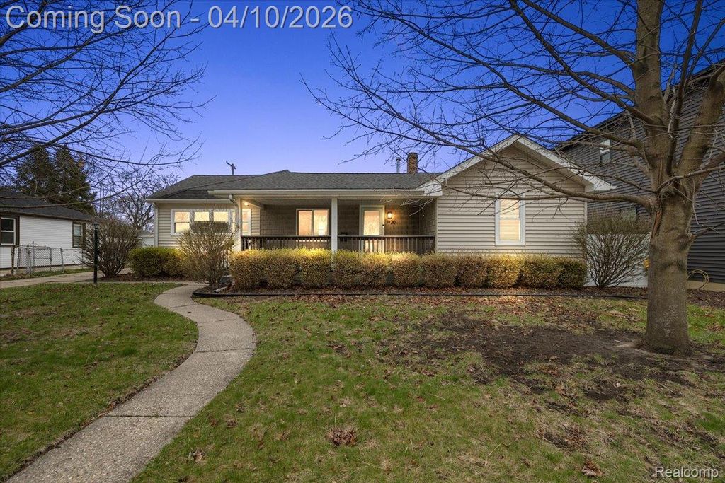 1920 E Saratoga Street, Ferndale, MI 48220