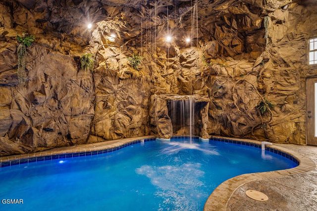 2011 Turkey Creek Way, Sevierville, TN 37862