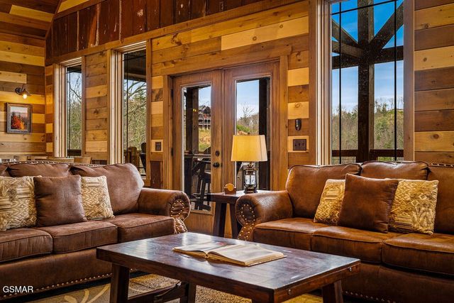 2011 Turkey Creek Way, Sevierville, TN 37862