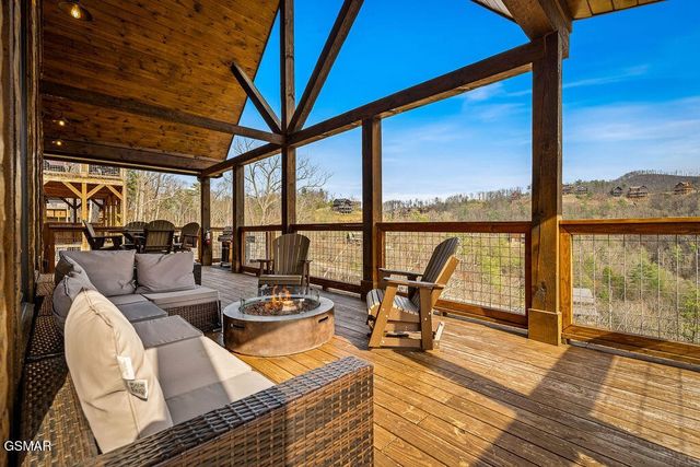 2011 Turkey Creek Way, Sevierville, TN 37862
