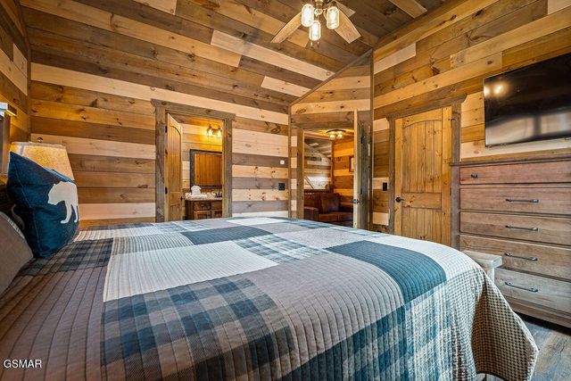 2011 Turkey Creek Way, Sevierville, TN 37862
