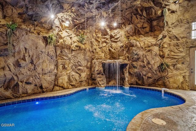 2011 Turkey Creek Way, Sevierville, TN 37862