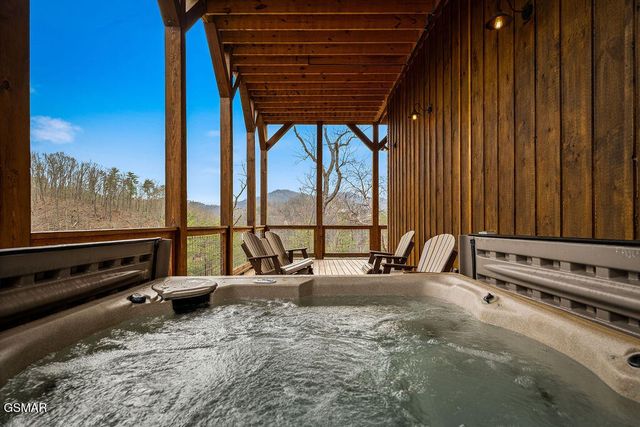 2011 Turkey Creek Way, Sevierville, TN 37862