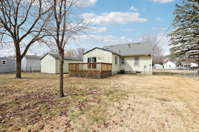 5848 Pennsylvania Avenue N, Crystal, MN 55428