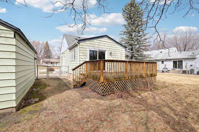 5848 Pennsylvania Avenue N, Crystal, MN 55428