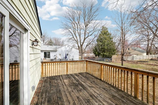 5848 Pennsylvania Avenue N, Crystal, MN 55428