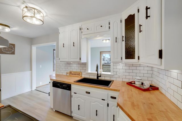 5848 Pennsylvania Avenue N, Crystal, MN 55428