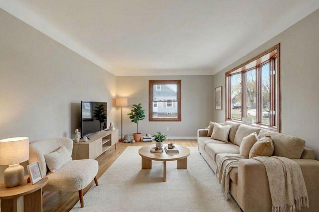 5848 Pennsylvania Avenue N, Crystal, MN 55428