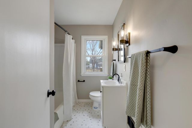 5848 Pennsylvania Avenue N, Crystal, MN 55428