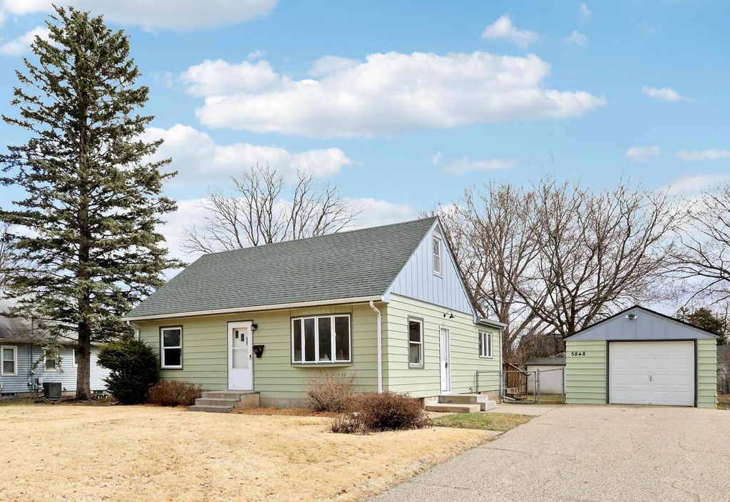 5848 Pennsylvania Avenue N, Crystal, MN 55428