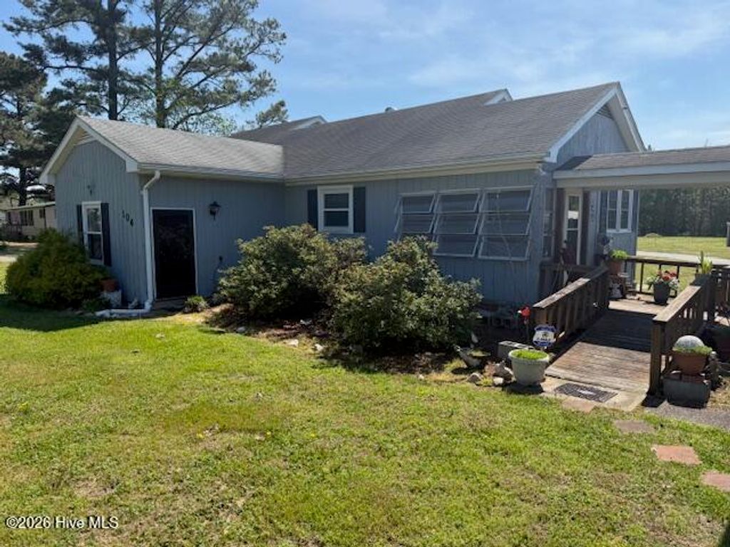 106 White Oak Road, Eure, NC 27935