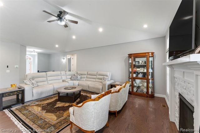 52546 W Shadowview Drive, Northville, MI 48167