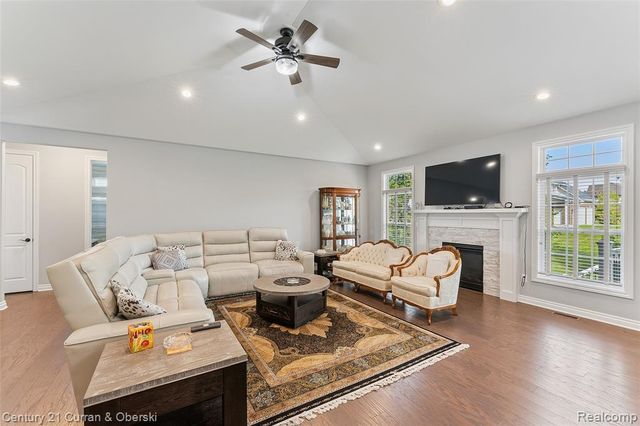 52546 W Shadowview Drive, Northville, MI 48167