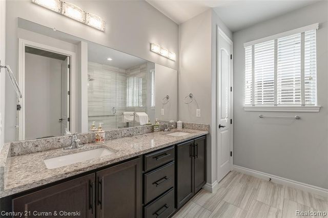 52546 W Shadowview Drive, Northville, MI 48167