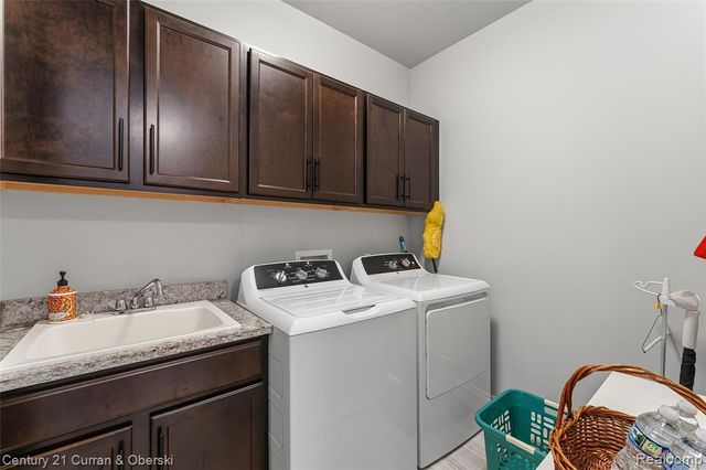 52546 W Shadowview Drive, Northville, MI 48167