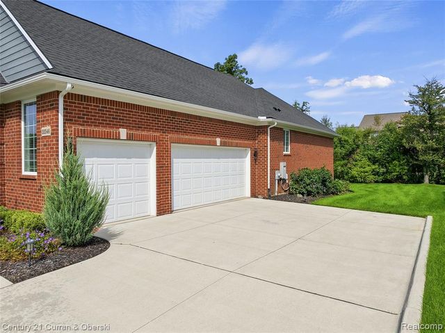 52546 W Shadowview Drive, Northville, MI 48167