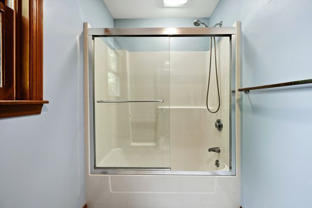 50 Melrose Ave, Tewksbury, MA 01876