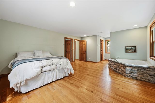 50 Melrose Ave, Tewksbury, MA 01876