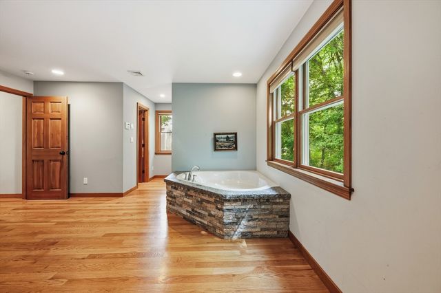 50 Melrose Ave, Tewksbury, MA 01876