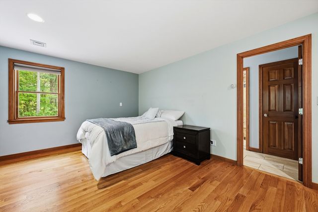 50 Melrose Ave, Tewksbury, MA 01876