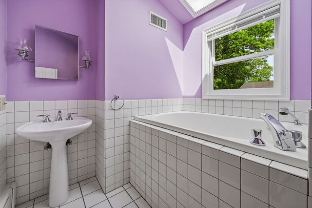 50 Melrose Ave, Tewksbury, MA 01876