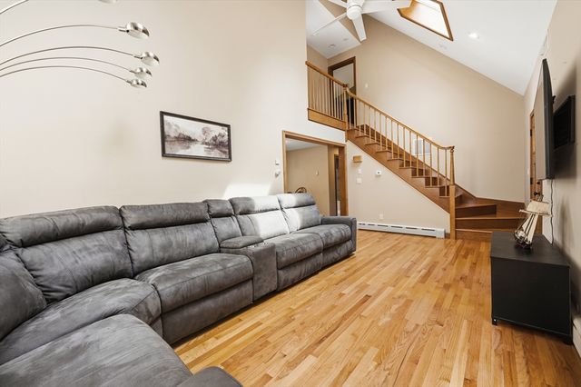 50 Melrose Ave, Tewksbury, MA 01876