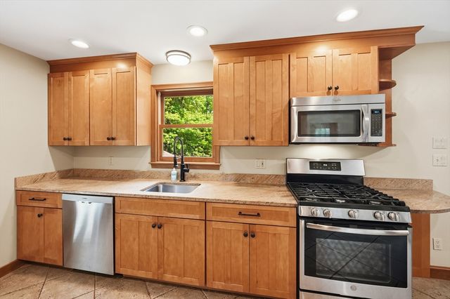 50 Melrose Ave, Tewksbury, MA 01876