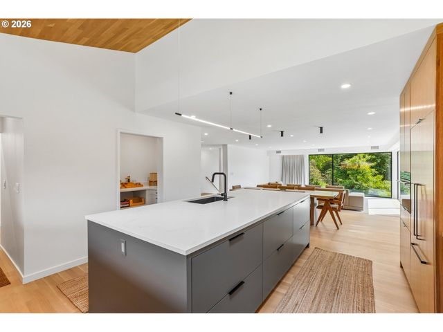 3905 N OVERLOOK Ter, Portland, OR 97227