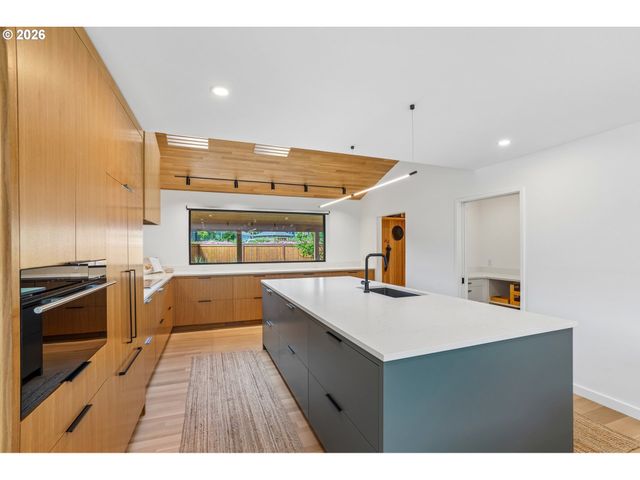 3905 N OVERLOOK Ter, Portland, OR 97227