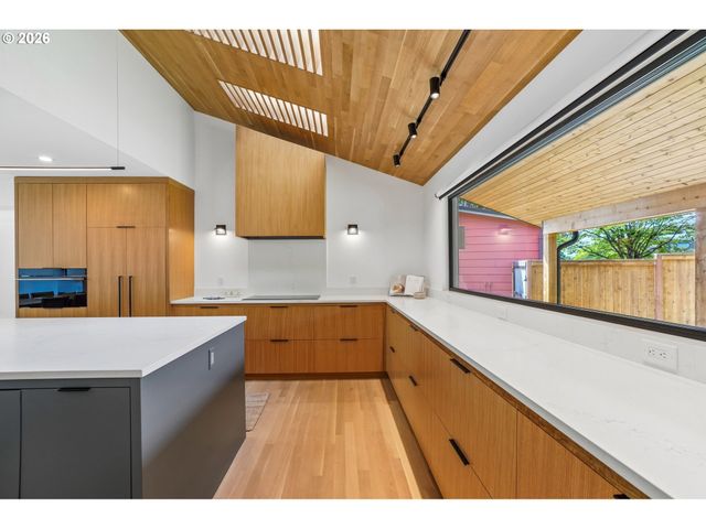 3905 N OVERLOOK Ter, Portland, OR 97227