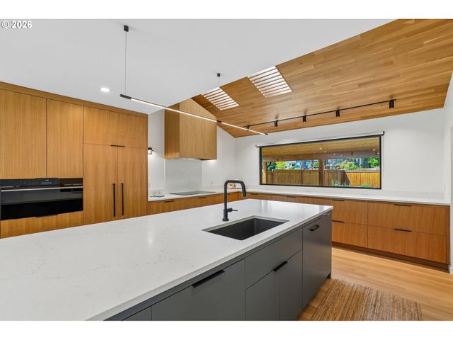 3905 N OVERLOOK Ter, Portland, OR 97227