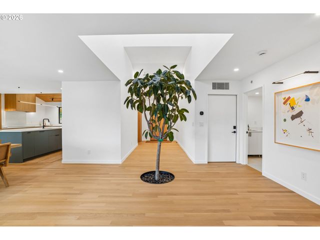 3905 N OVERLOOK Ter, Portland, OR 97227