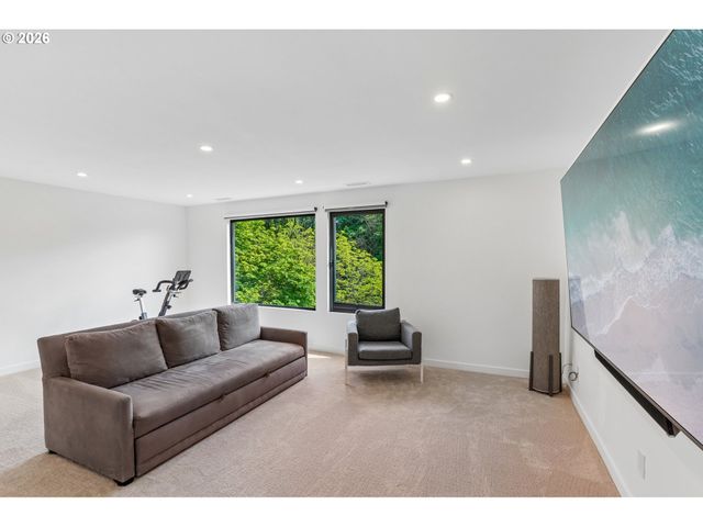 3905 N OVERLOOK Ter, Portland, OR 97227