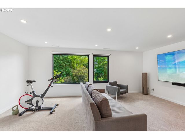 3905 N OVERLOOK Ter, Portland, OR 97227