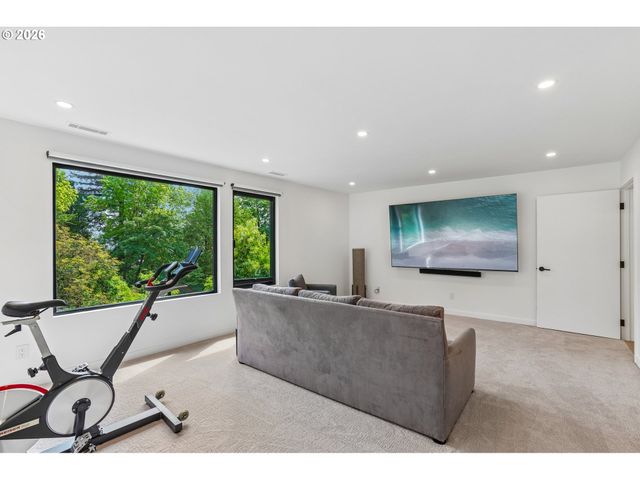 3905 N OVERLOOK Ter, Portland, OR 97227