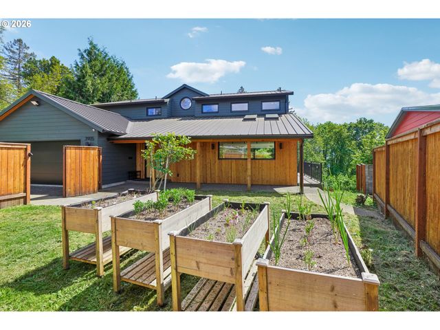 3905 N OVERLOOK Ter, Portland, OR 97227