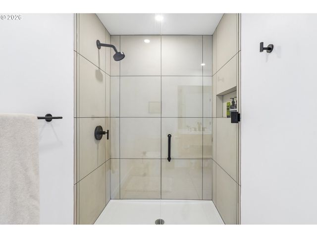 3905 N OVERLOOK Ter, Portland, OR 97227