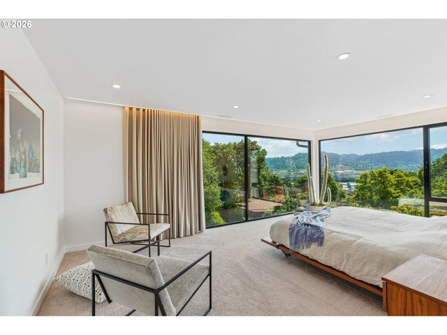 3905 N OVERLOOK Ter, Portland, OR 97227