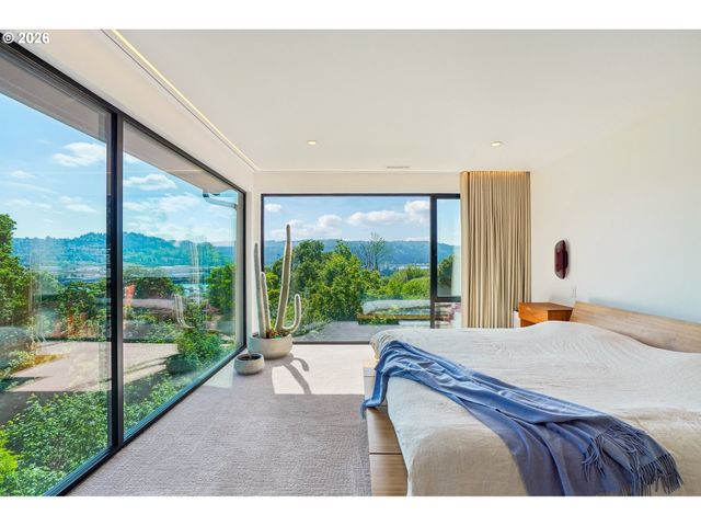 3905 N OVERLOOK Ter, Portland, OR 97227